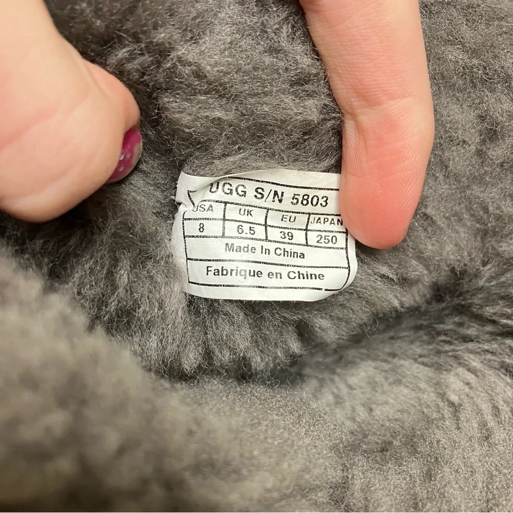 UGG Bailey Button gray suede‎ boots size 8